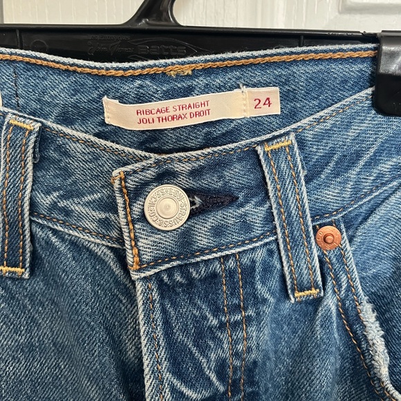 Levi’s Ribcage Straight Jean - Picture 2 of 3